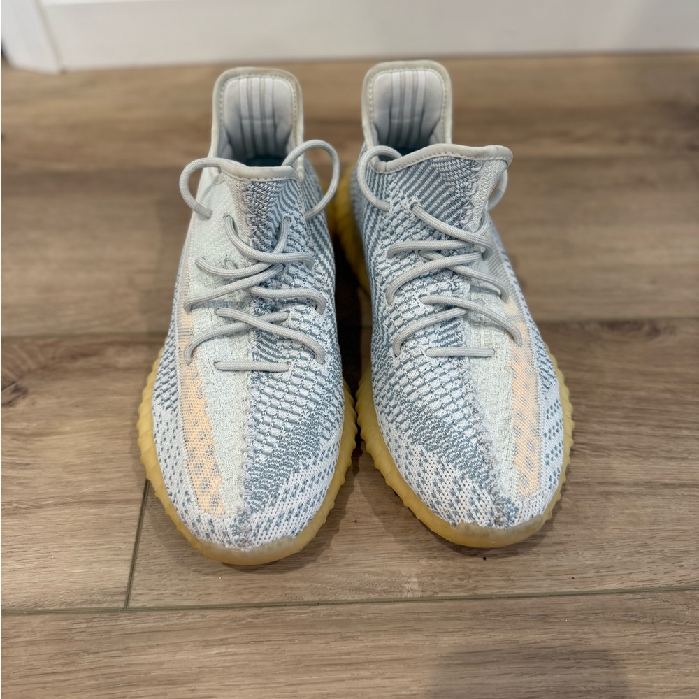 YEEZY 350 BOOST Cloud White Mens size 10 (unisex) sneaker